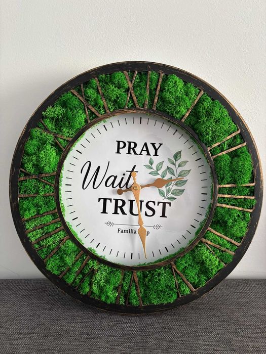 Ceas cu licheni personalizat