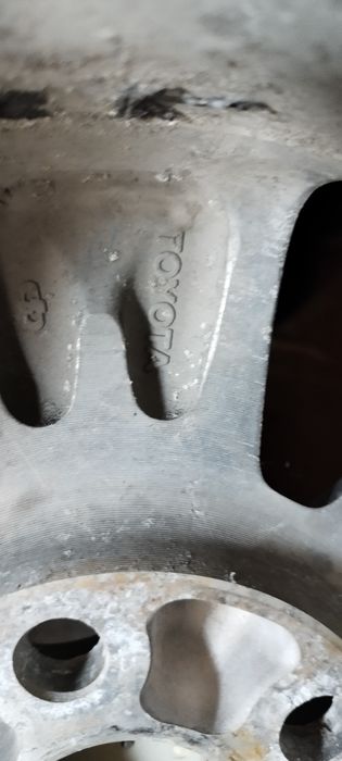 Продам оригинальные диски Тойота R15