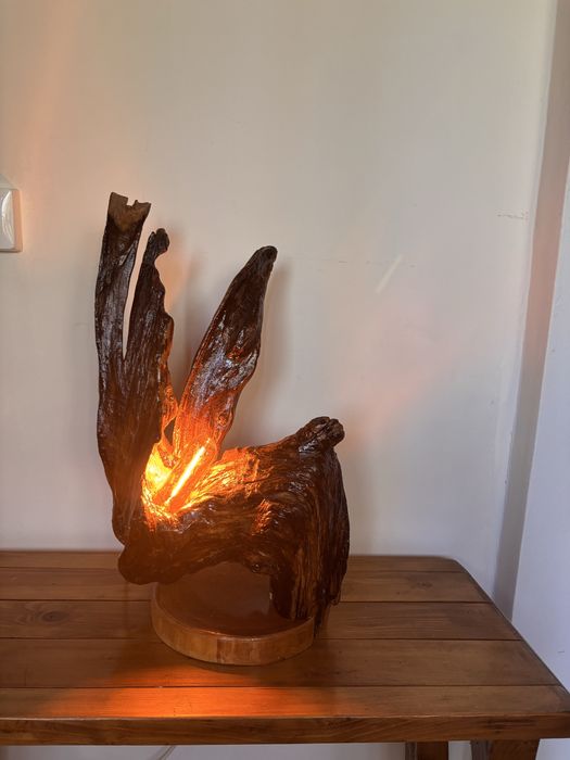 Lampa de living din lemn de soc