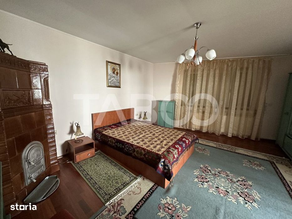 Casa familiala pentru locuit sau vacanta , spatioasa si confortabila .
