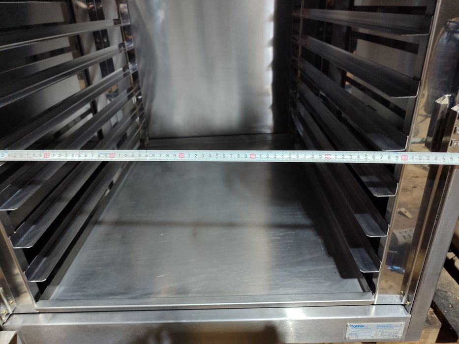 Расстоечный шкаф Расстойка на 16 подносов.