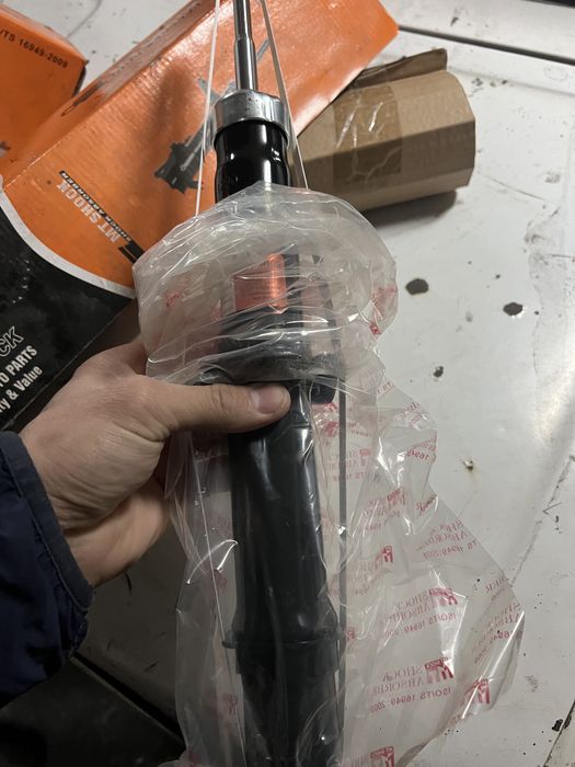 Продам 4 стойки на лада ларгус