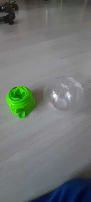 Мини машинка за бонбони