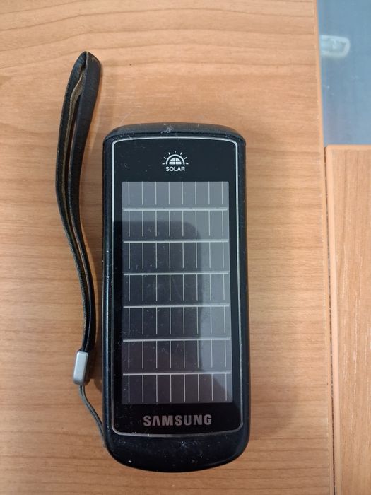 Telefon rar cu incarcare solara  Samsung  E1107