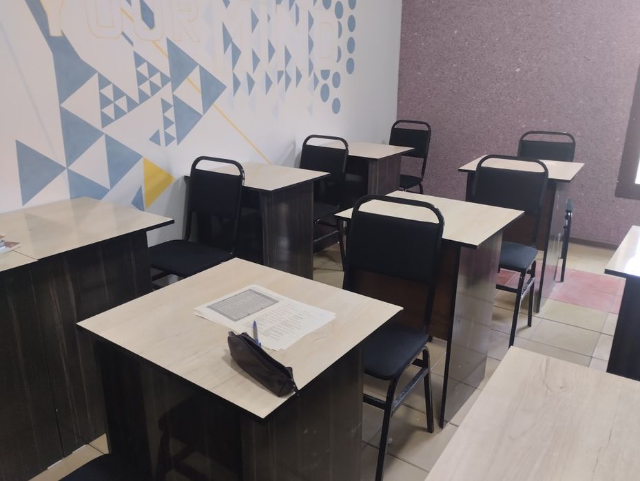 1 kishilik parta. oʻquv markazlar uchun juda yaxshi va qulay.