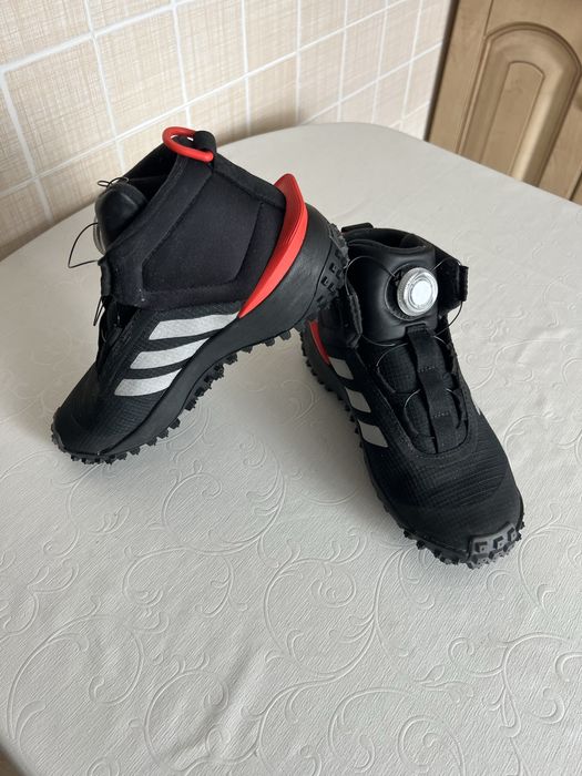 Кроссовки adidas