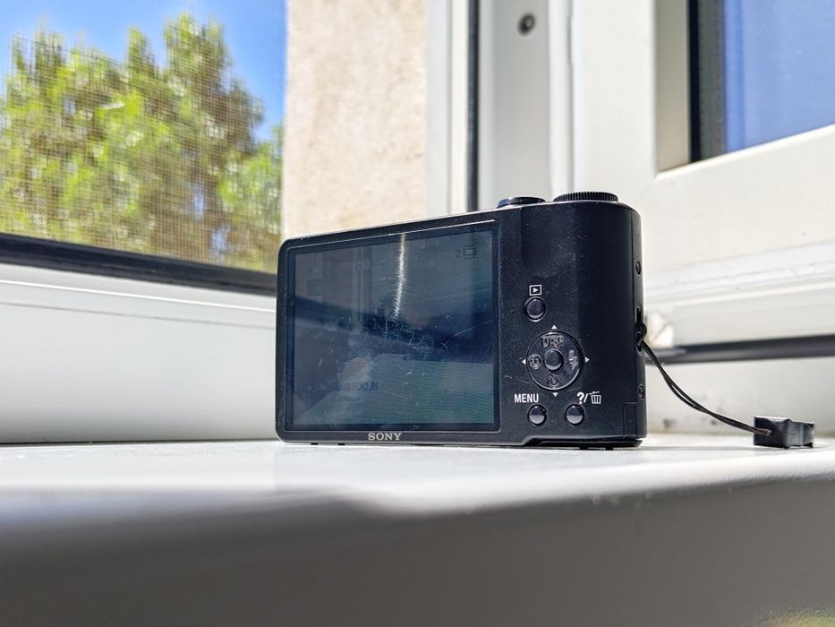 Sony DSC-H70 16.1 mp 10x zoom optic
