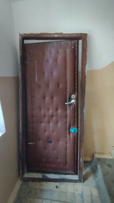 Продается железная дверь