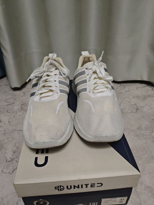 Продам беговые легкие кросовки,летние!!!