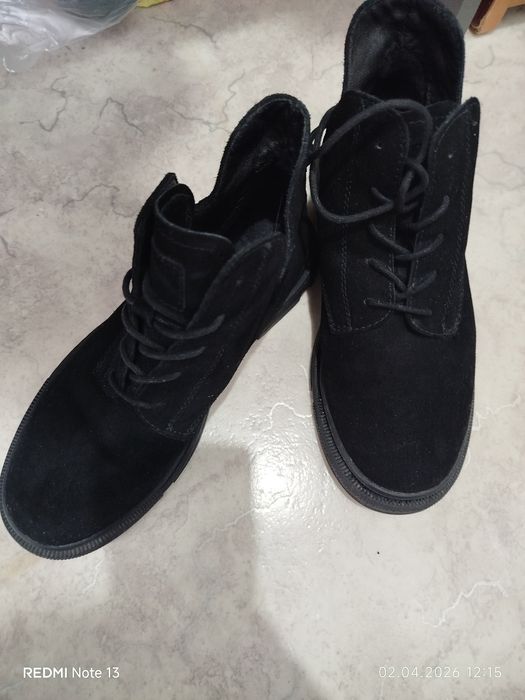 Продам женские ботинки 37 размер