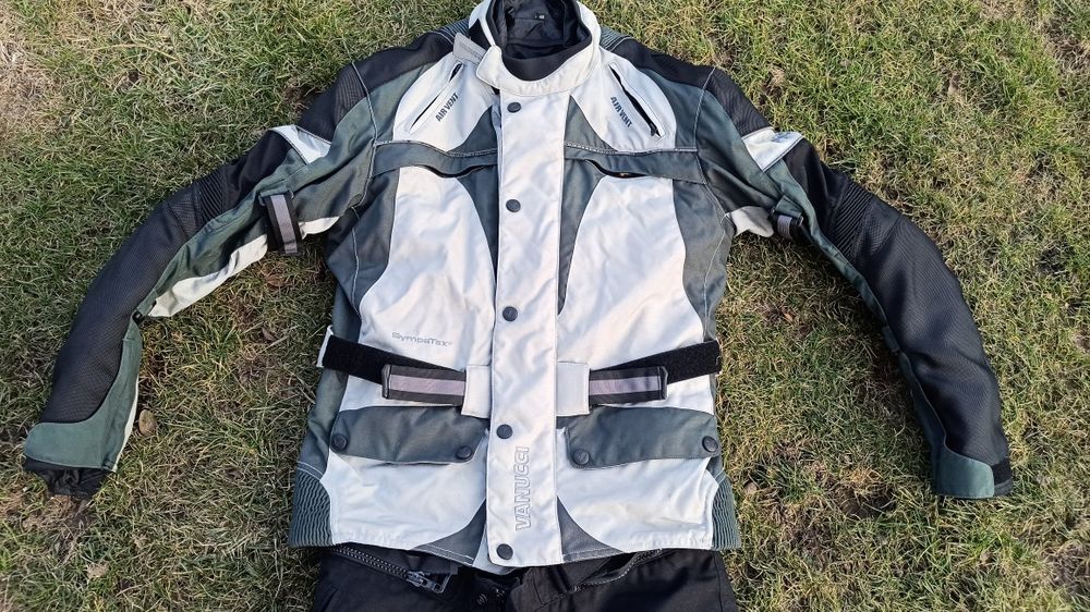 Vând costum moto Vanucci