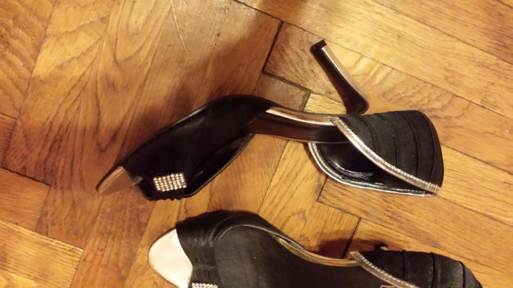 Vând pantofi eleganți măsură 37
