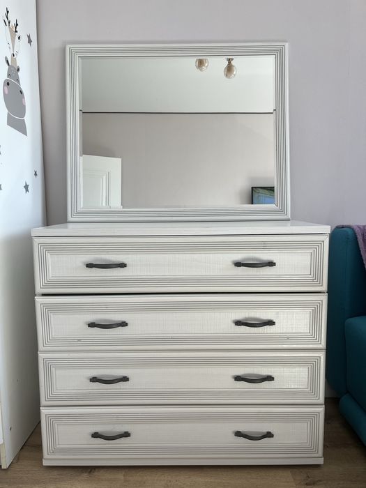 Комод  с зеркалом