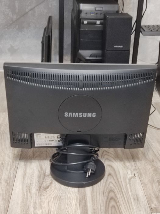 Монитор SAMSUNG.