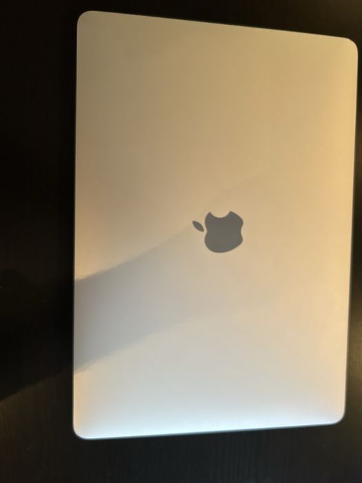 Vând Macbook Pro 13" model A1989 16 GB RAM SSD 500 GB baterie 367