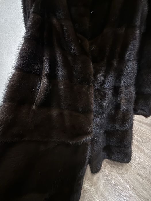 Продам норковую шубу