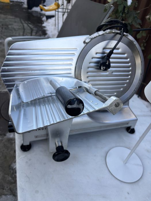 feliator profesional HENDI Slicer 250, destinat uzului HoReCa