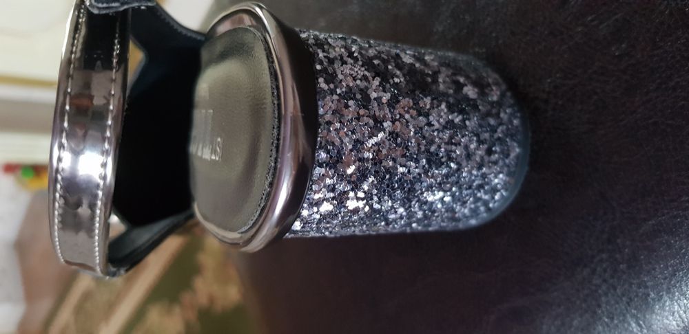 Босоножка новая киілмеген