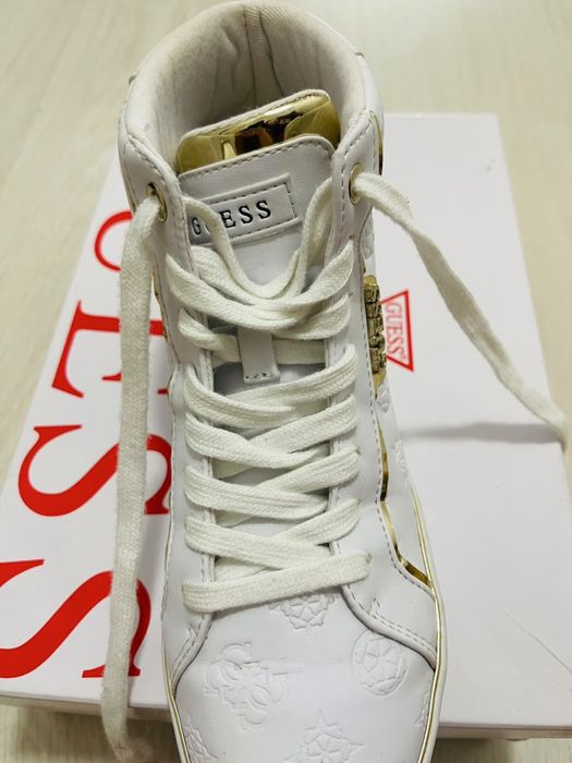 Продам новые Guess оригинал