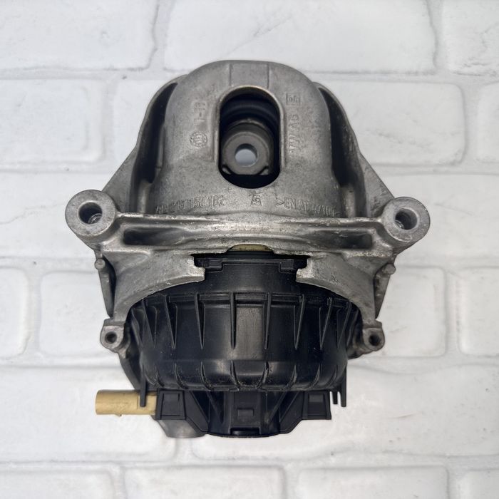 Ляв Тампон Двигател AUDI A6 A7 Q7 4M0199371FF