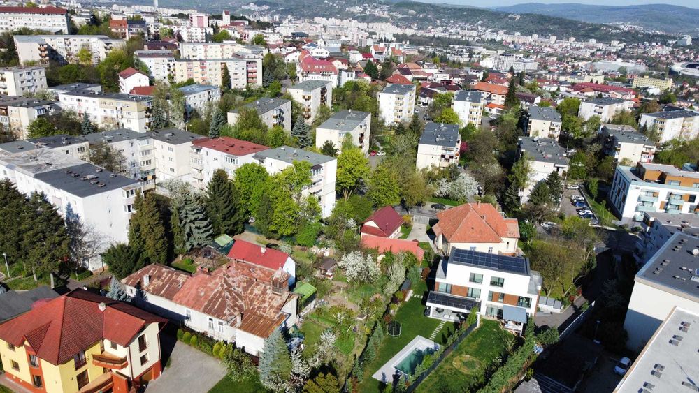 P.F. vind TEREN   1770 mp in cartierul Zorilor cu casa existenta  demolabila.