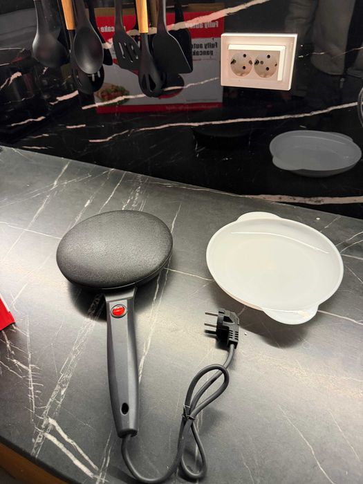 Tigaie electrica pentru clatite