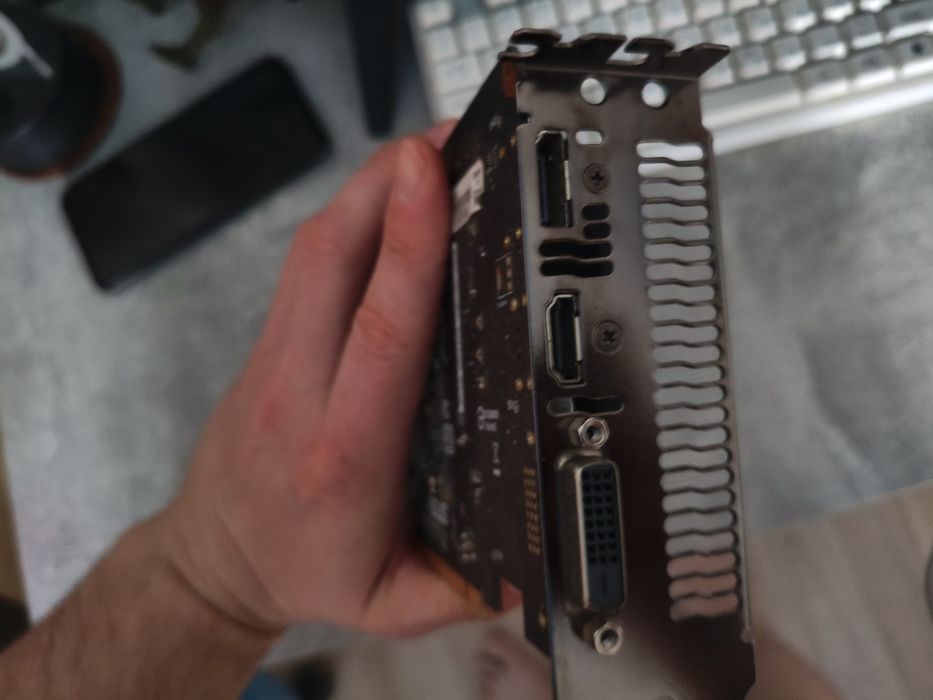 Продам Видеокарту GTX 1050 3gb