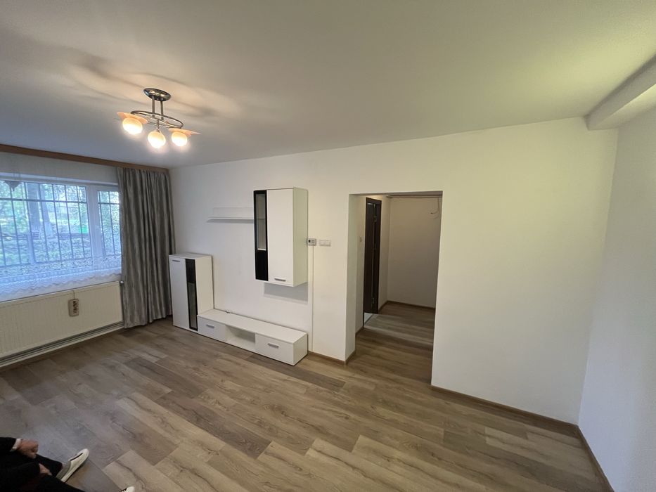 inchiriez apartament cu 2 camere