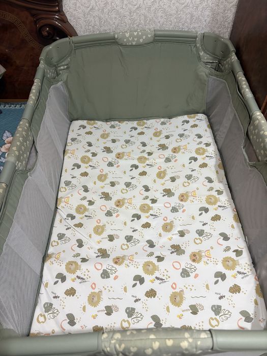 Продам кровать-манеж от Joie