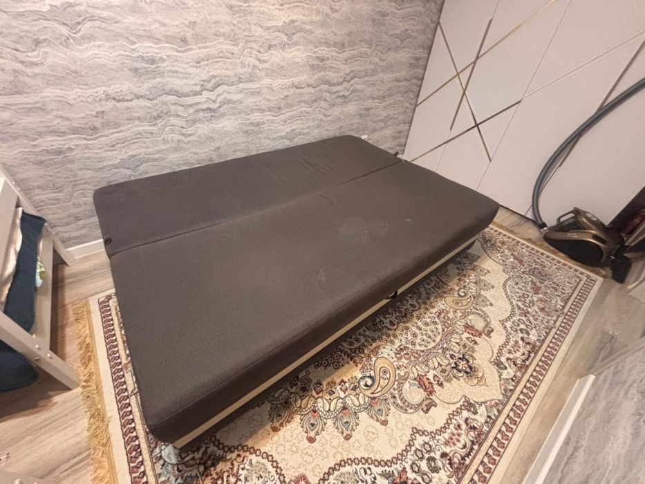 Отдам дешево диван