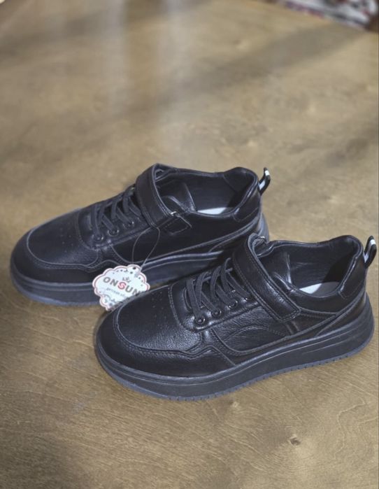 Кроссовки детские новые