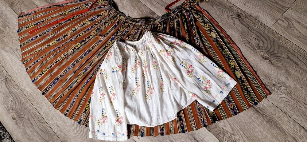 Ie și valnic din matase