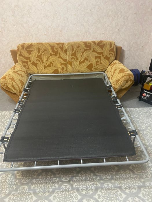 Диван  , в подарок  2 кресла