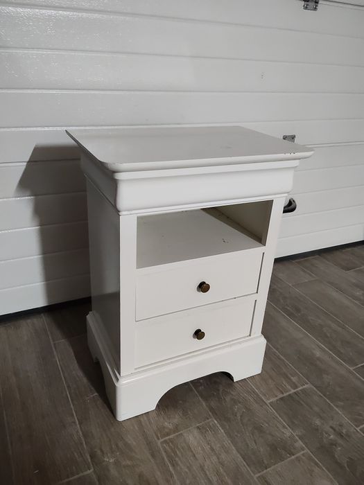 Noptiera 1 buc 200 lei