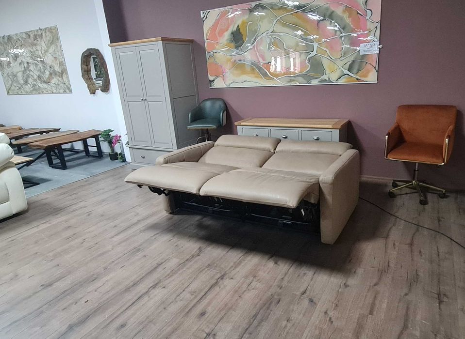 Италиански кожен диван тройка с електрически релаксиращ механизъм