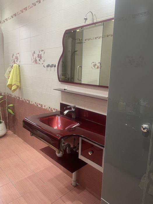 Раковина с зеркалом