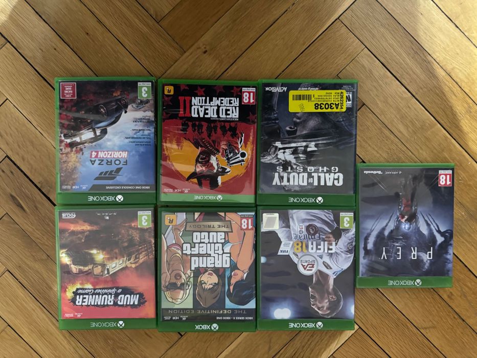 Xbox One с джойстик и игри