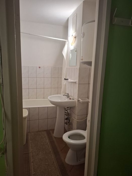 Închiriez garsonieră