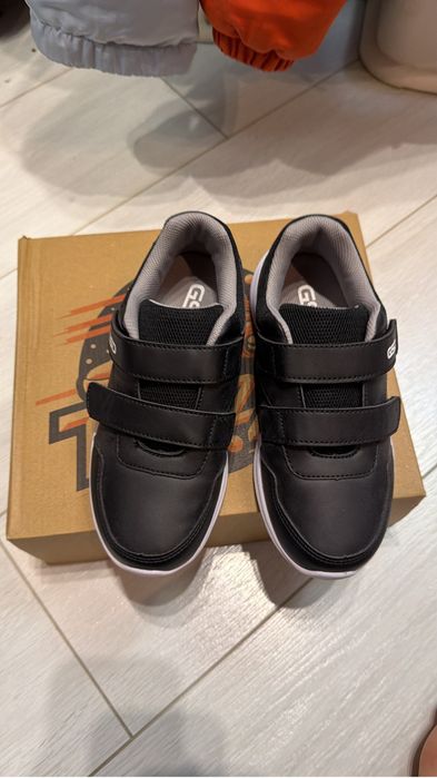 Кожаные кроссовки