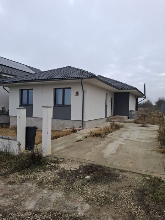 Casă modernă, pe deal cu panoramă ṣi liniṣte-Paleu, aproape de Oradea