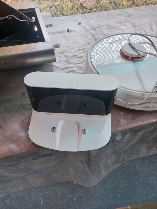 Продам робат полисов Roborock S6