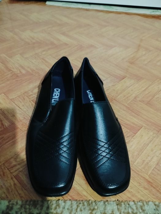 Продавам чисто нови дамски обувки