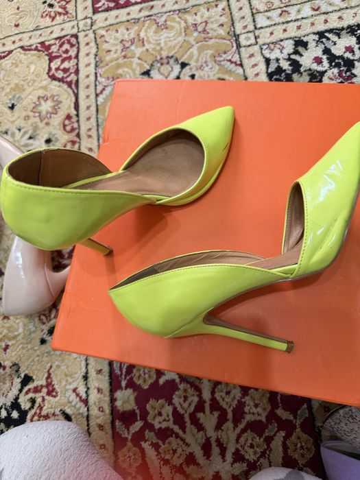 5 пар обуви за 20 тыс. тенге