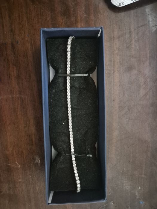 Продавам сребърна гривна