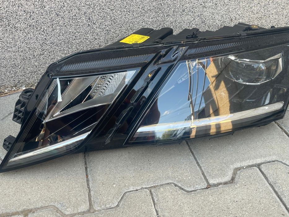 Far stanga  LED Skoda Octavia 3 facelift