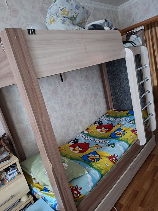Продам двухъярусную кровать