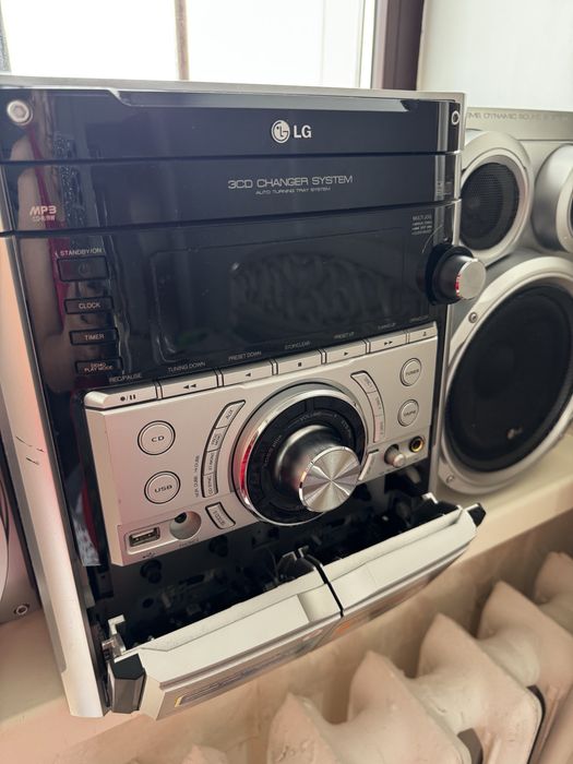 Музыкальный центр LG