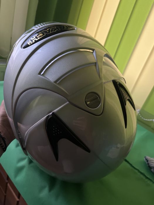 Продавам каска TAKACH ,пневм. ъглошлайф, моторна пръскачка джанти,