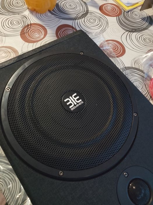 Активен събуфер за автомобил