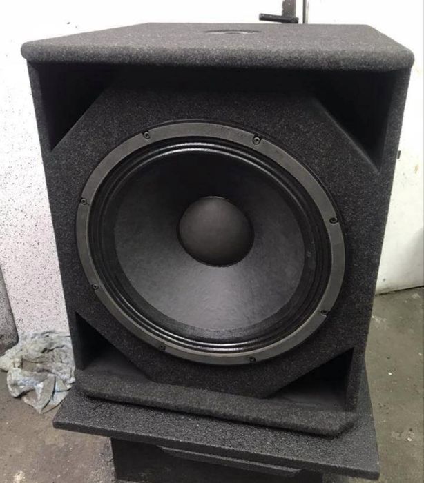 Пасивни бас каси с 18 инчови говорители Beyma g550